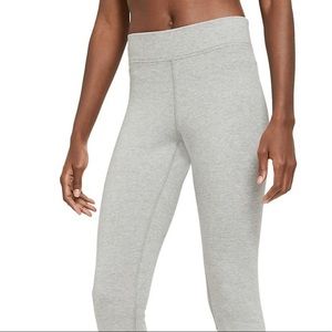 Nike Swoosh Leggings